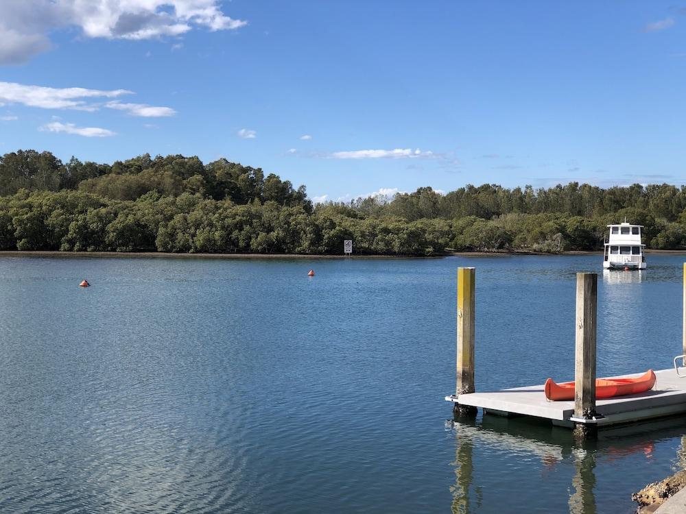 Отель Sails Port Macquarie By Rydges Экстерьер фото
